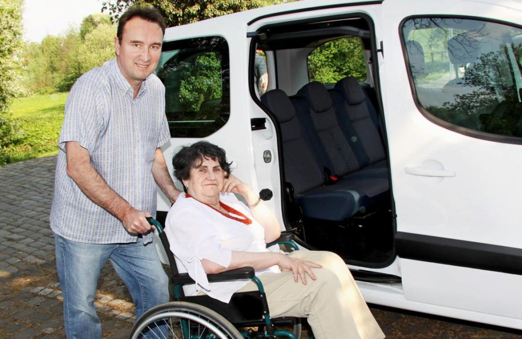 Praktischer Rollstuhl für Senioren